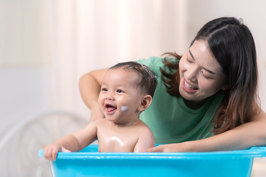 Hora do Banho para Bebés: Fórmulas Suaves e Como Usá-las
