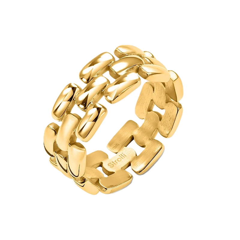 Bold Chain Link Statement Ring in Gleaming Gold