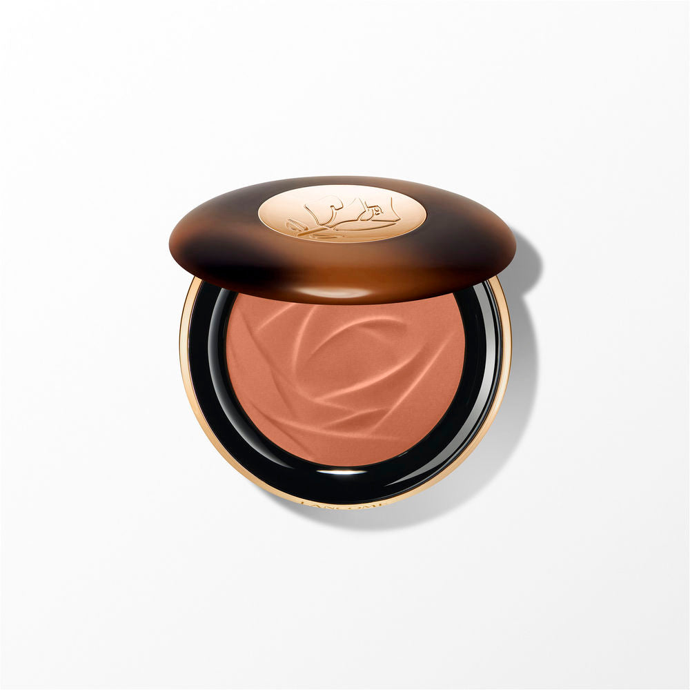 Compact matte bronzing powder in 10 g pan, warm neutral shade