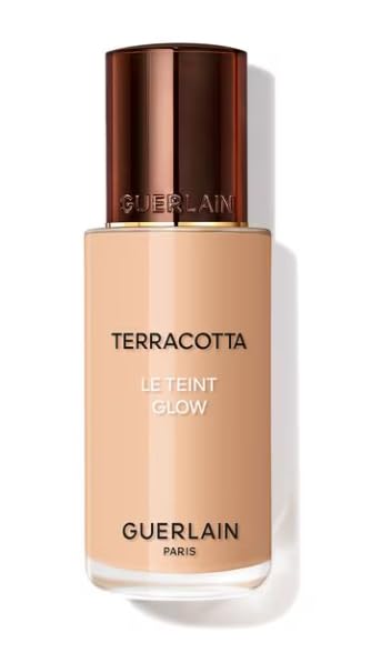 30 ml bottle of light fluid foundation in shade 3W, luminous finish