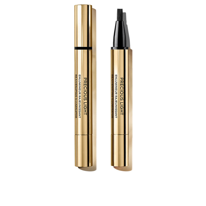 Lápiz iluminador dorado Parure Gold de Guerlain para resaltar rostro